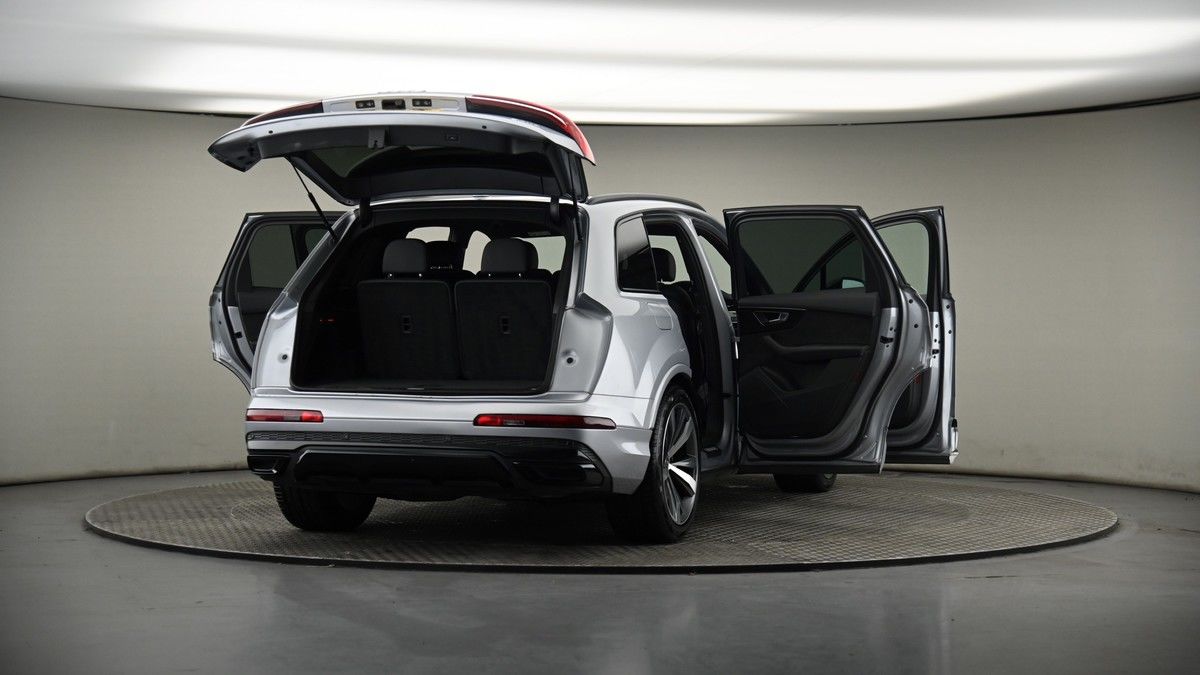 More views of Audi Q7