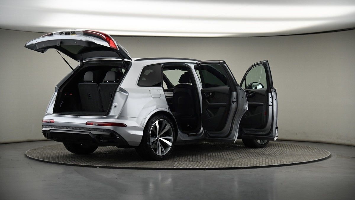 More views of Audi Q7