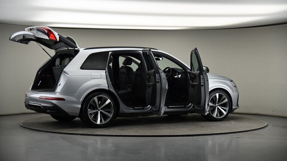 More views of Audi Q7