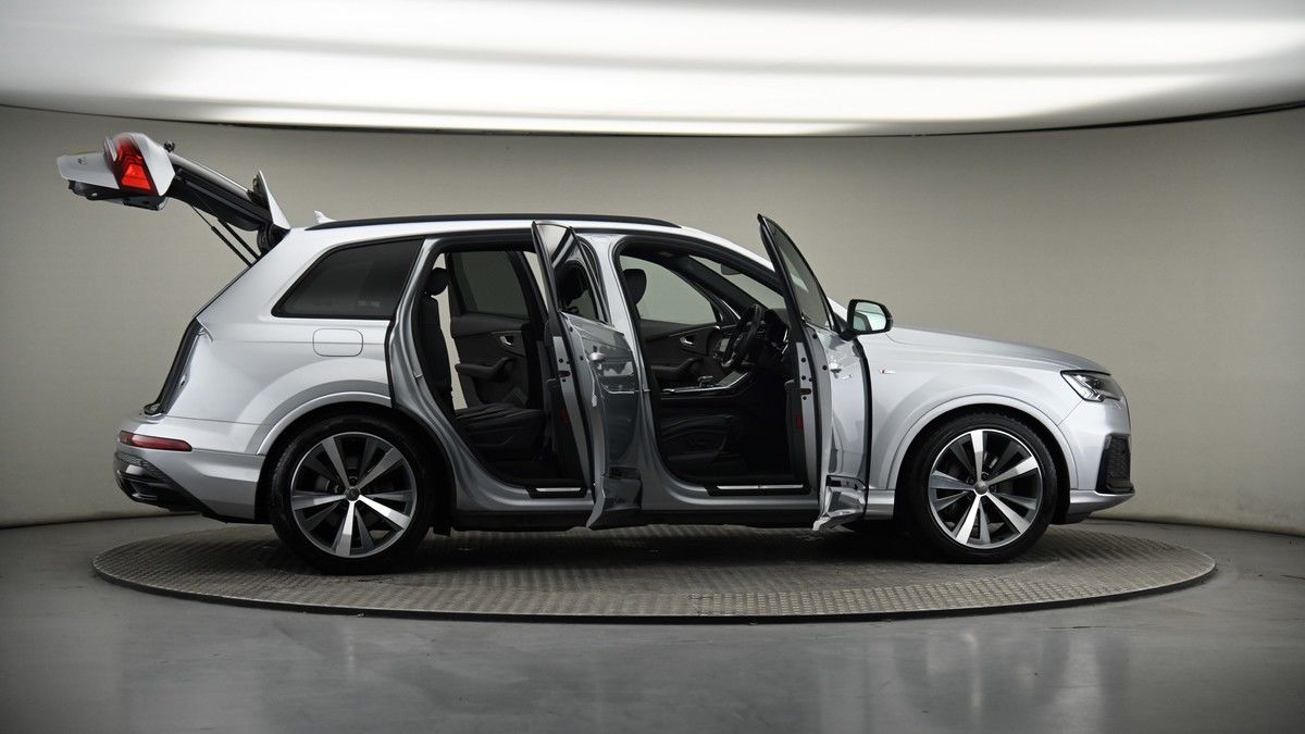 More views of Audi Q7