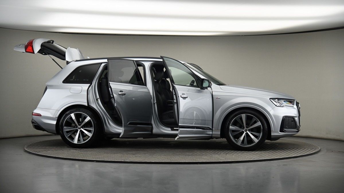 More views of Audi Q7