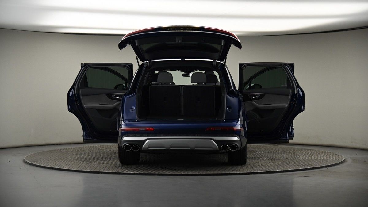 More views of Audi SQ7