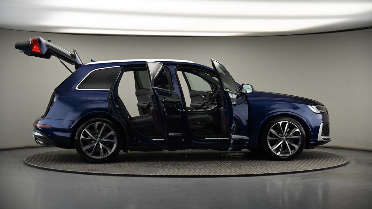 More views of Audi SQ7