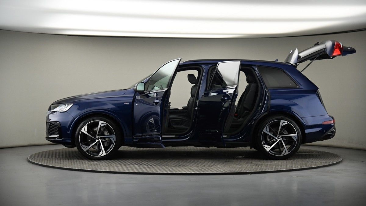 More views of Audi Q7