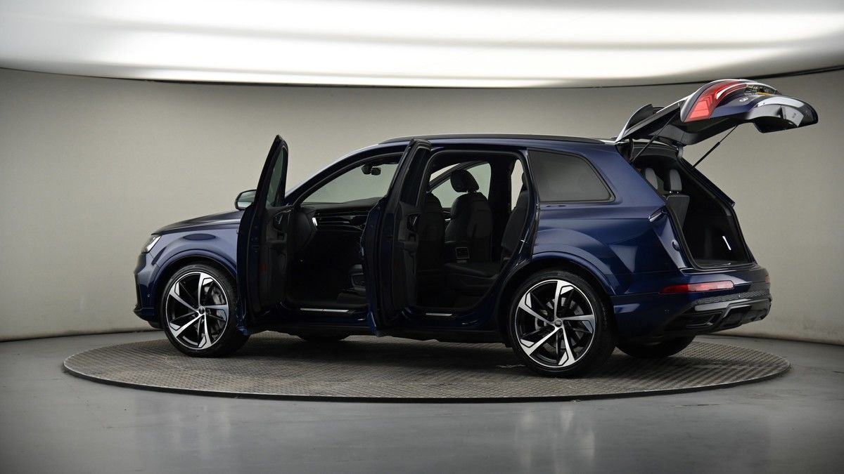 More views of Audi Q7