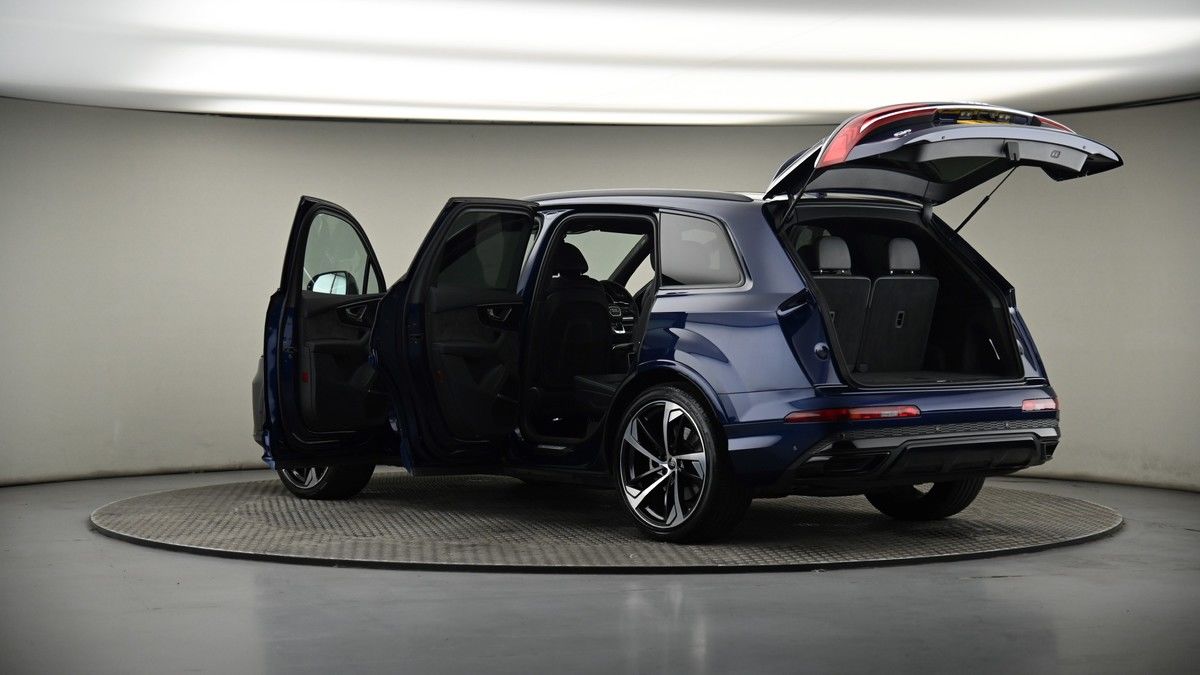 More views of Audi Q7