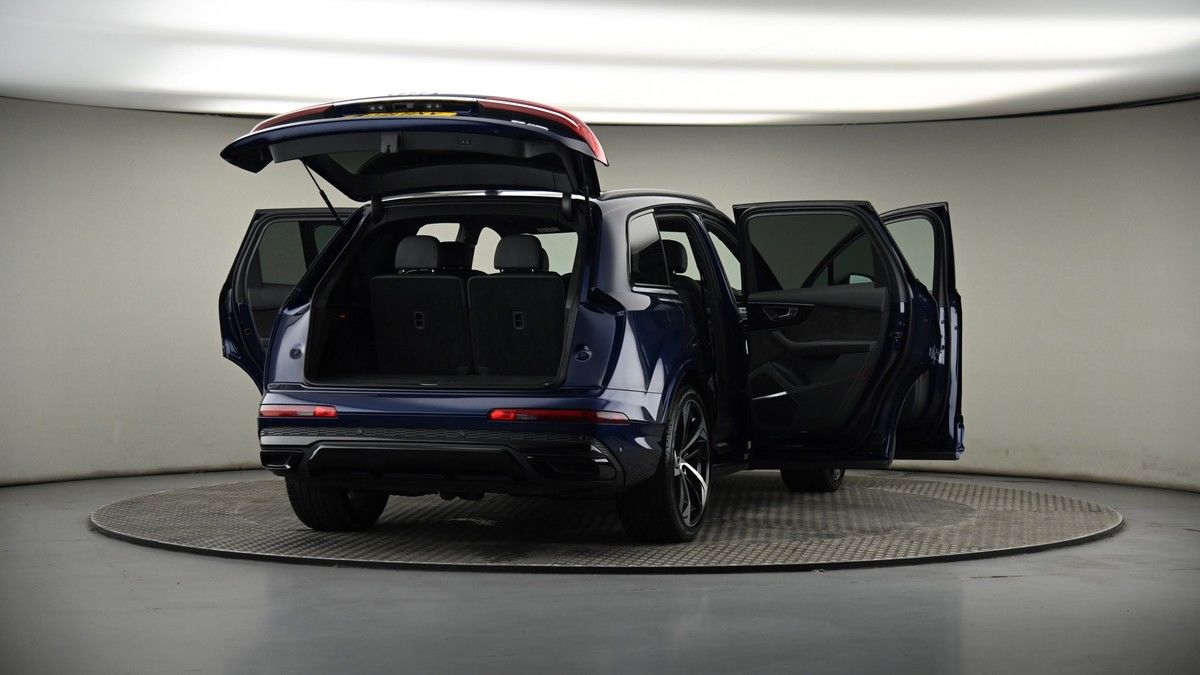 More views of Audi Q7