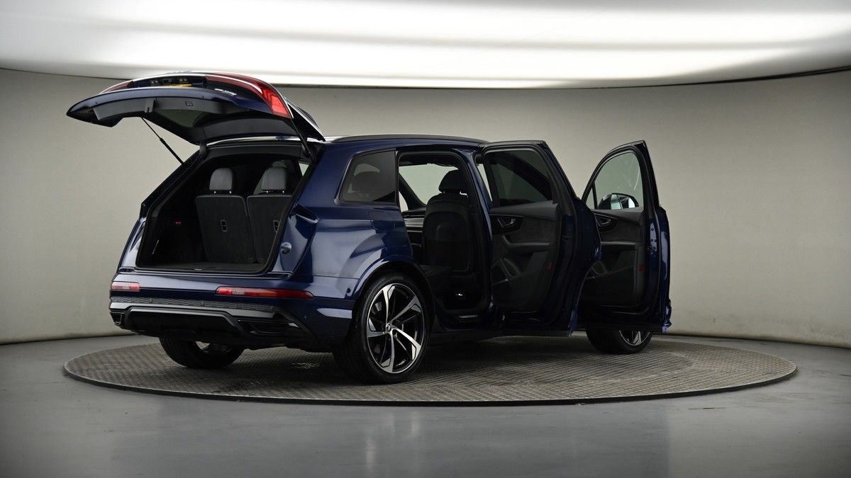 More views of Audi Q7
