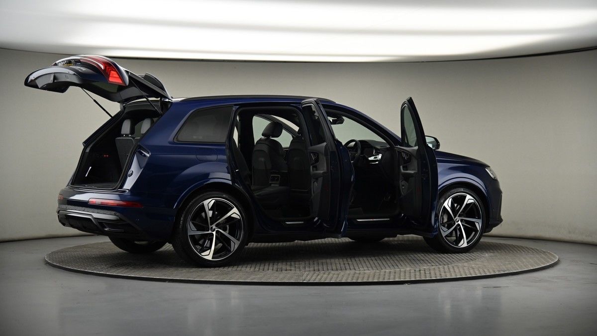 More views of Audi Q7