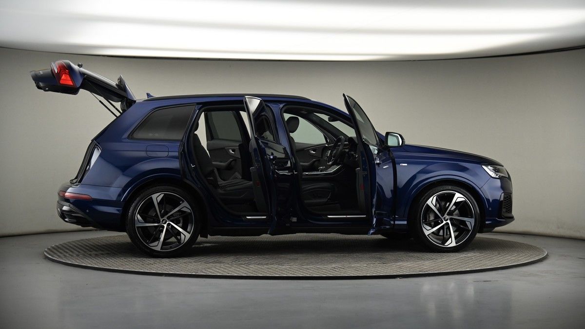 More views of Audi Q7