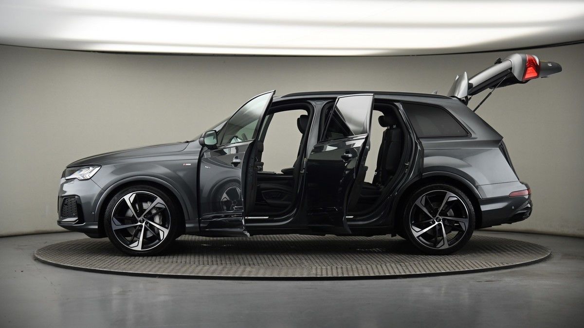 More views of Audi Q7