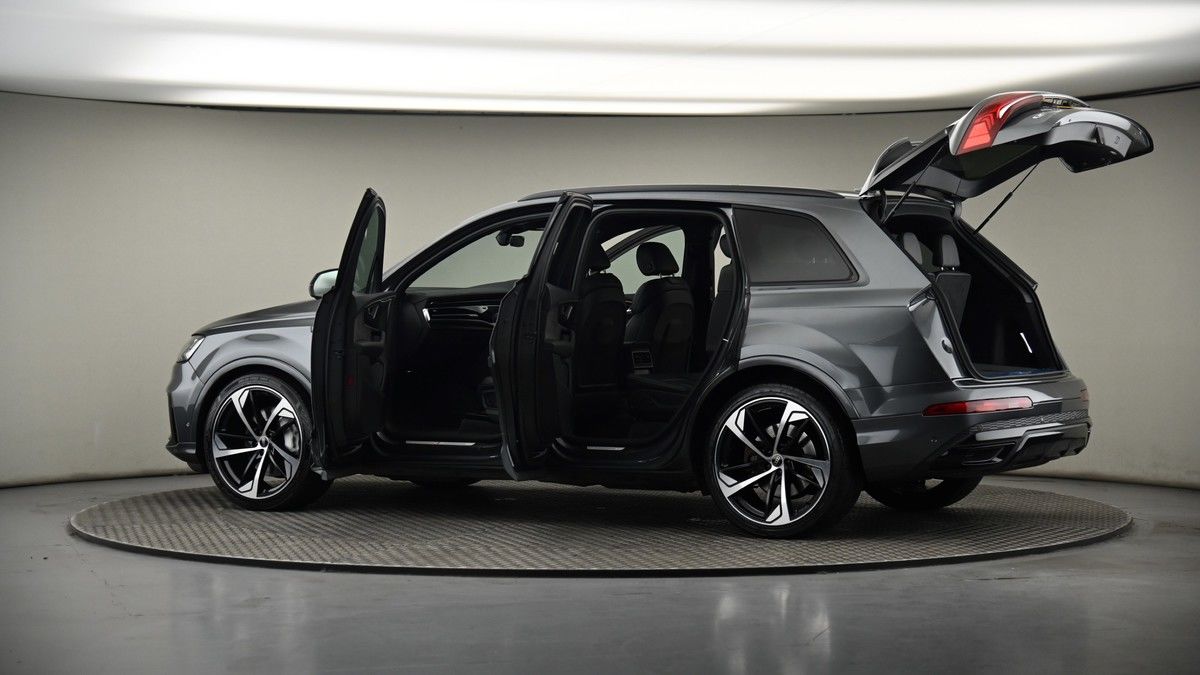 More views of Audi Q7