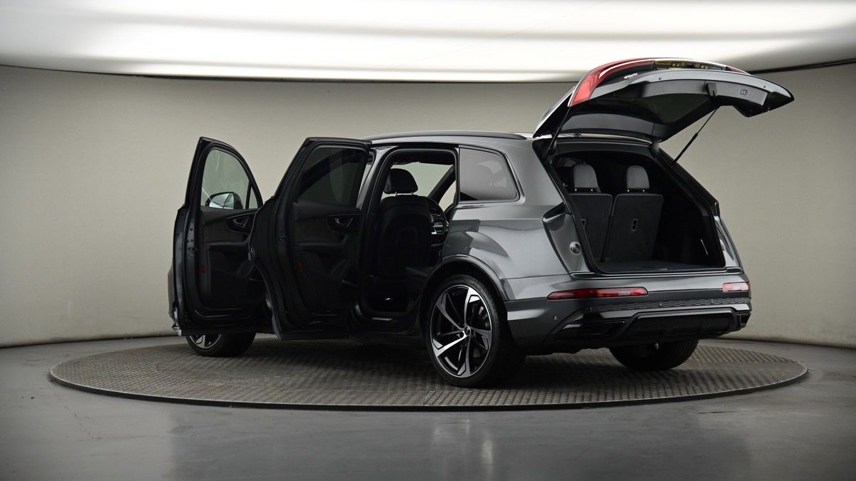 More views of Audi Q7