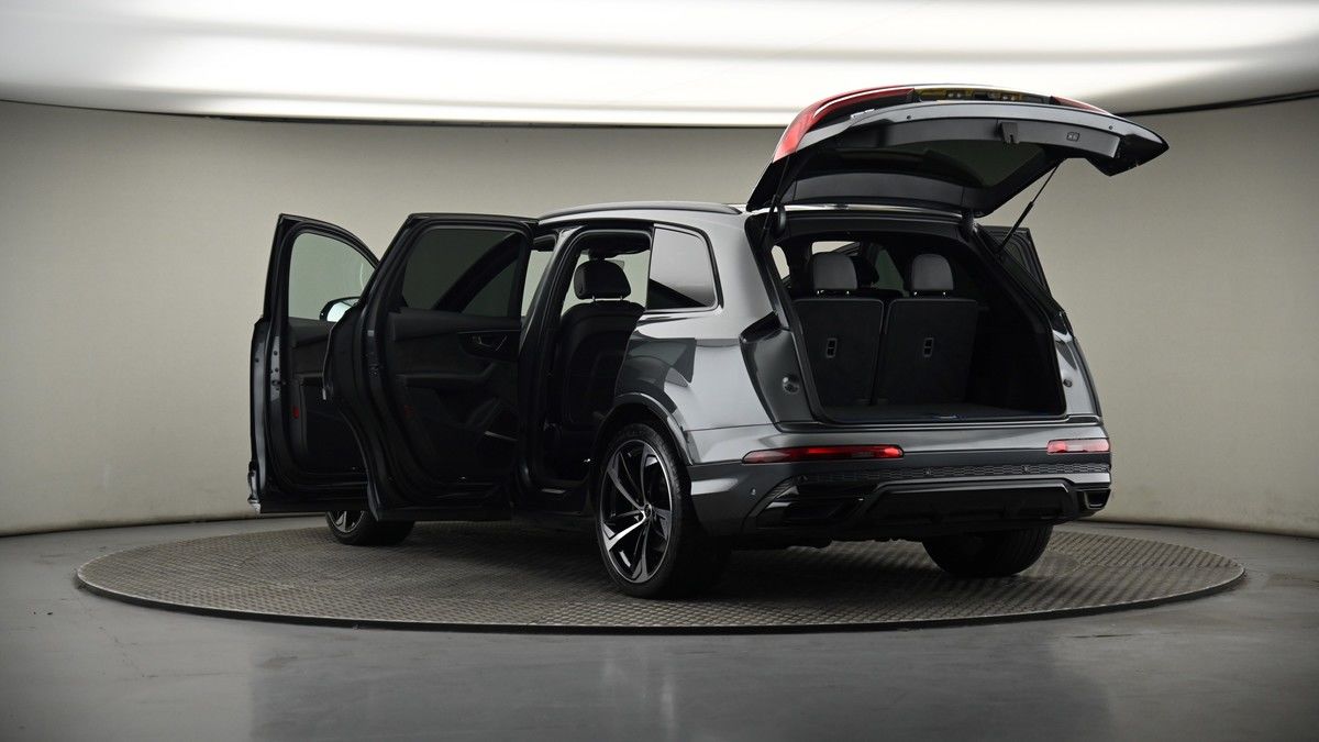 Audi Q7 Image 8
