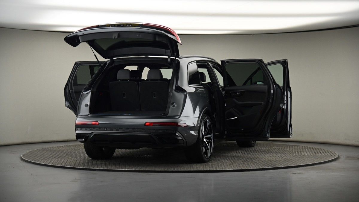 More views of Audi Q7