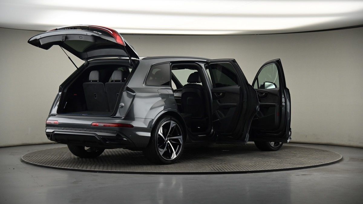 More views of Audi Q7