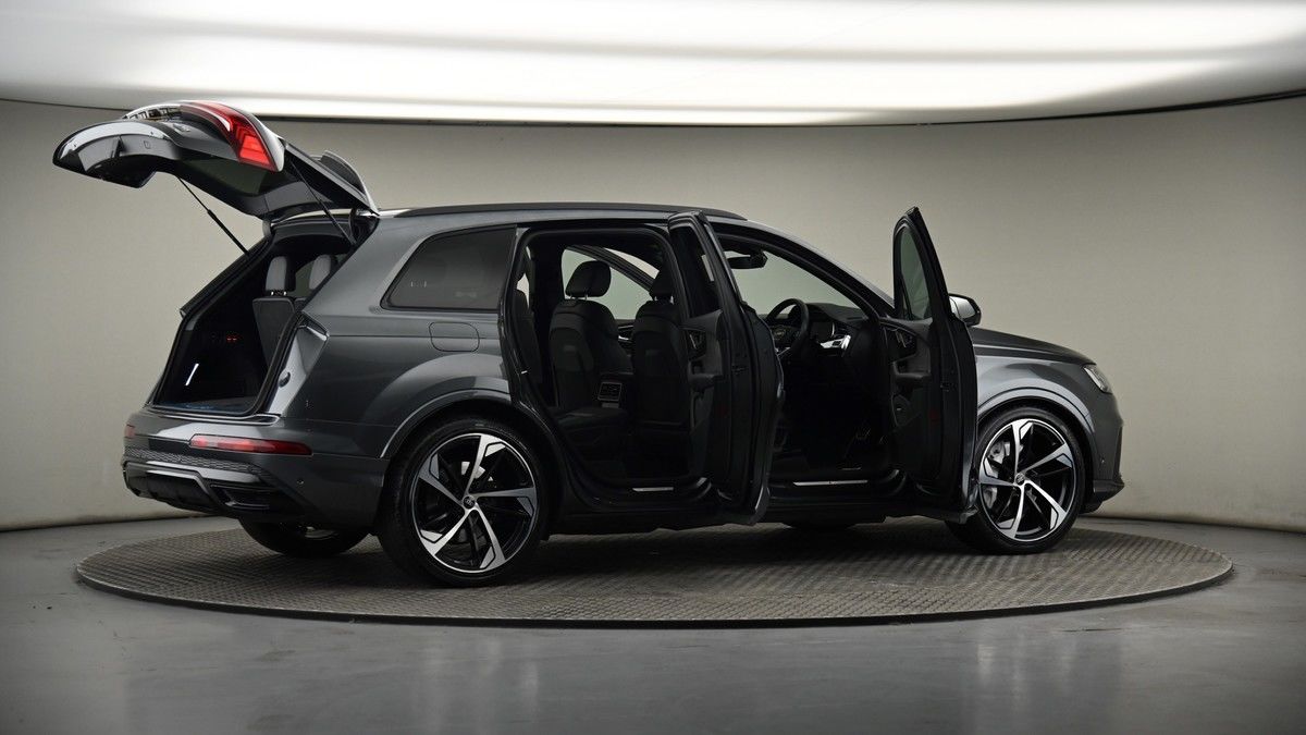 More views of Audi Q7