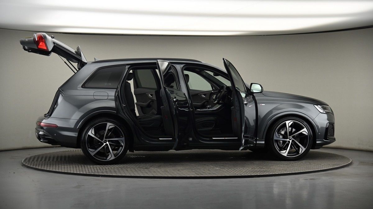 More views of Audi Q7