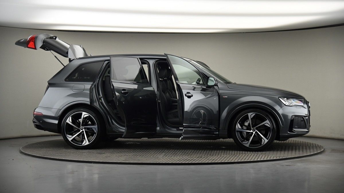 More views of Audi Q7