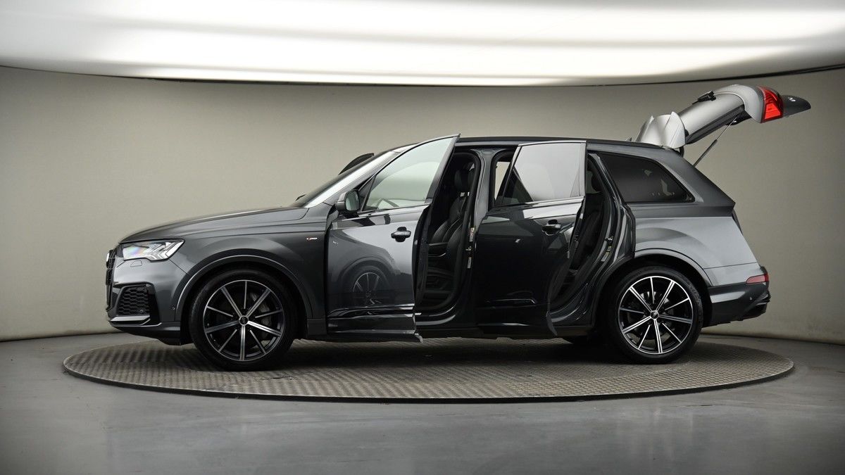 More views of Audi Q7