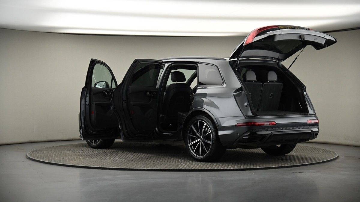 More views of Audi Q7