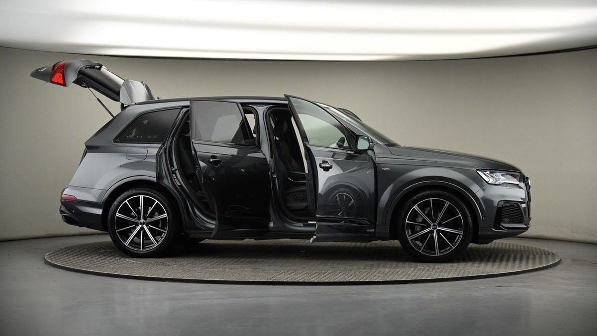 More views of Audi Q7