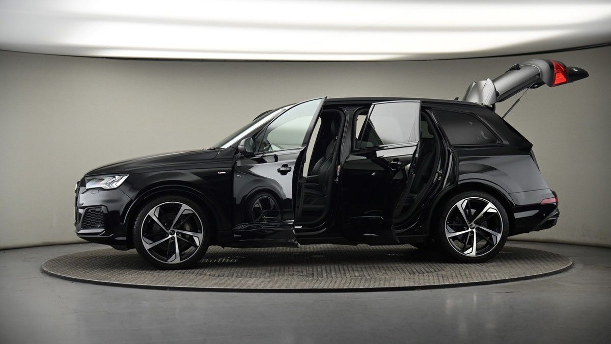 More views of Audi Q7