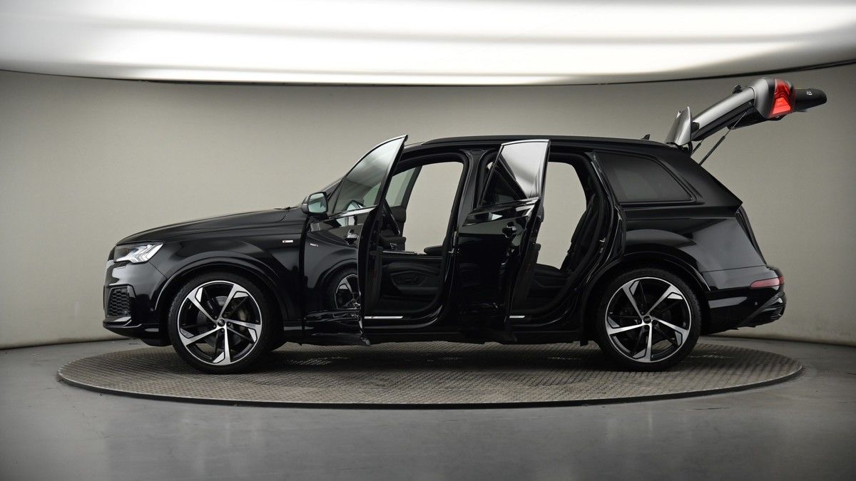 More views of Audi Q7