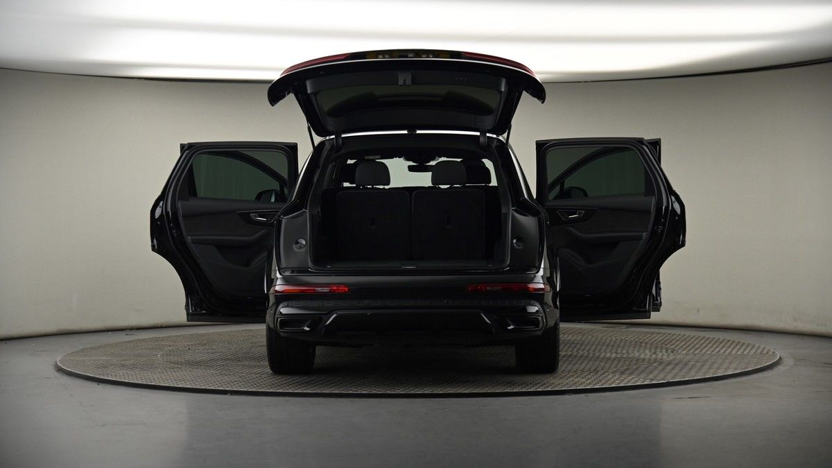 More views of Audi Q7