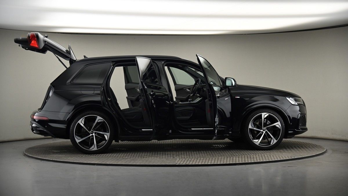 More views of Audi Q7
