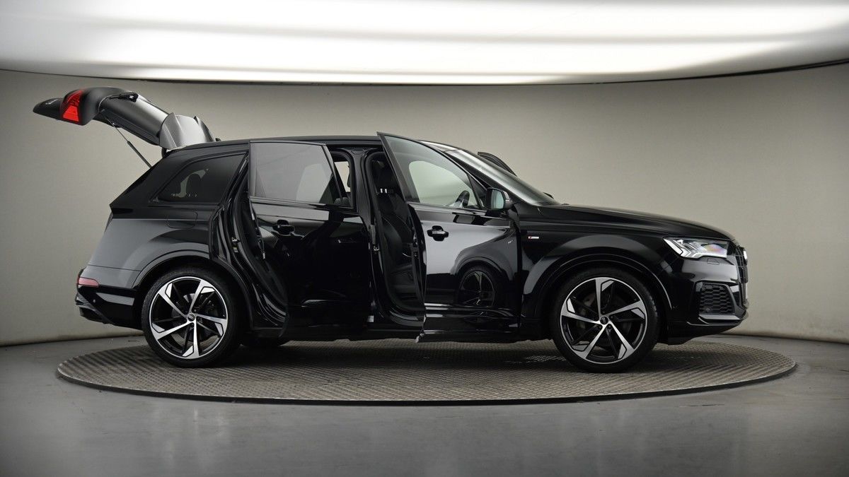 More views of Audi Q7
