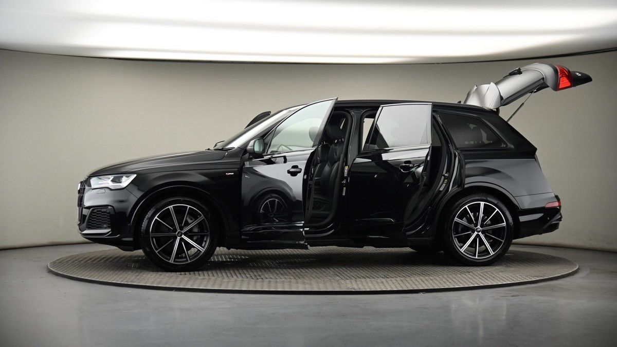 More views of Audi Q7
