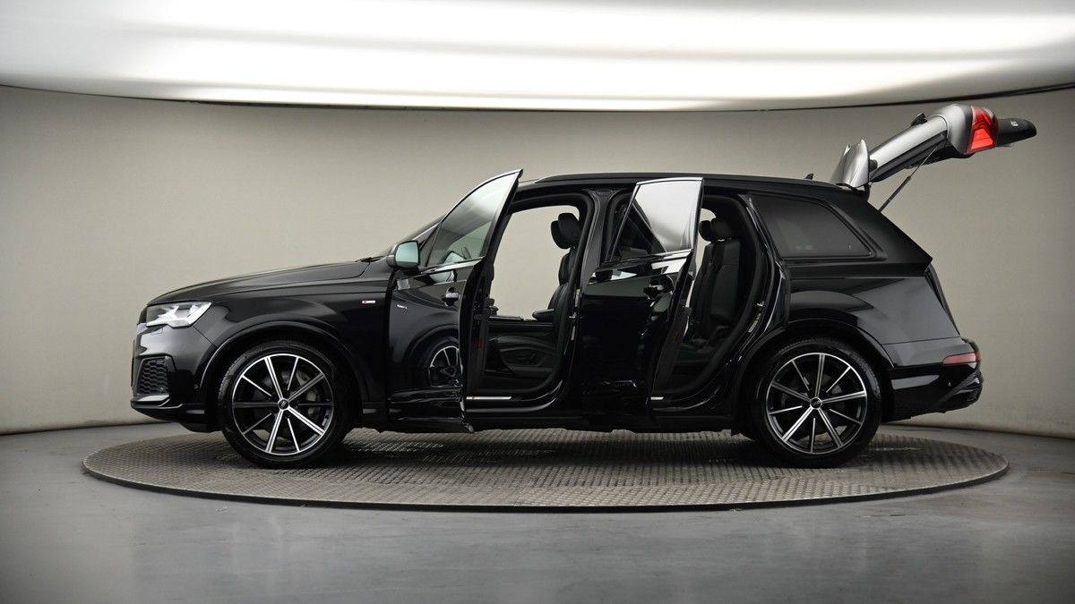 More views of Audi Q7