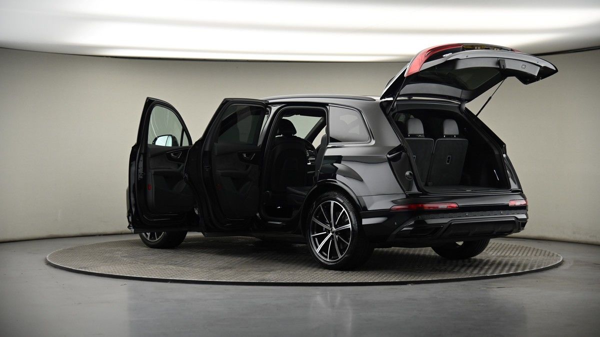 More views of Audi Q7