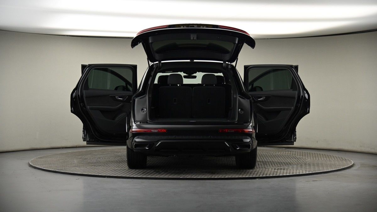 More views of Audi Q7