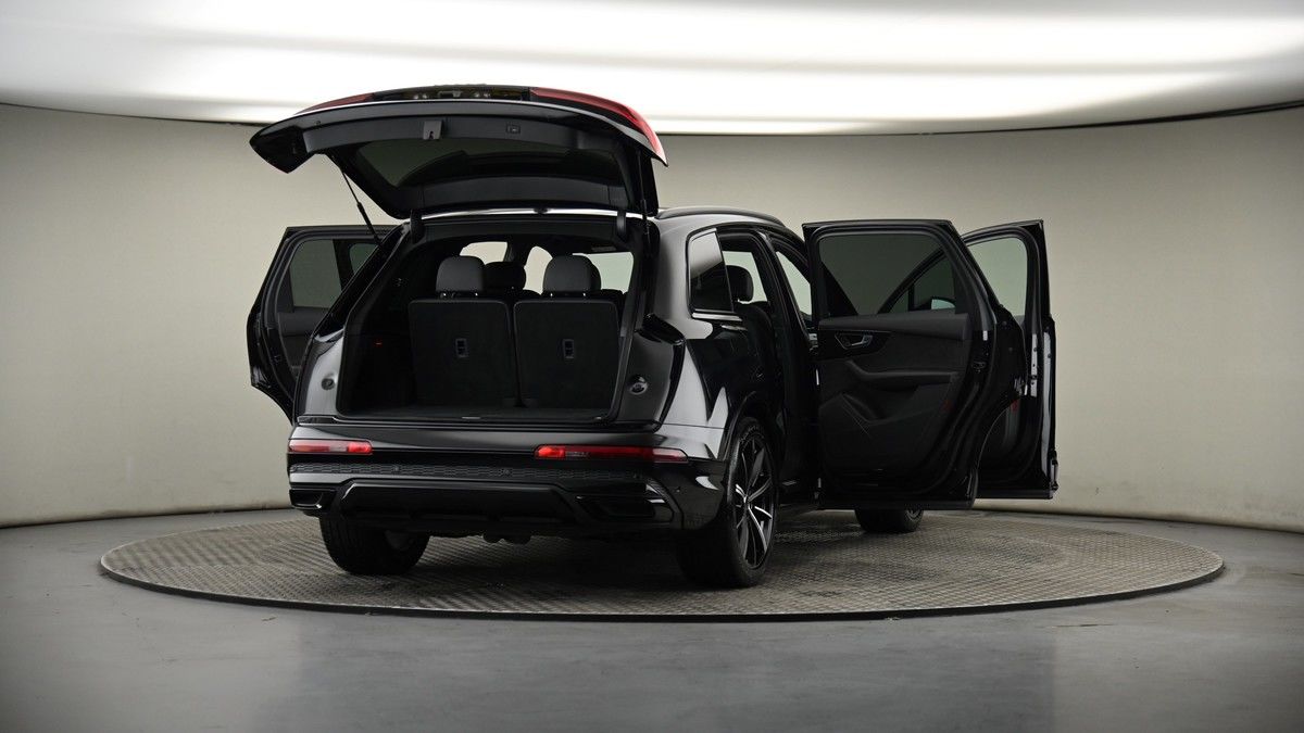 More views of Audi Q7