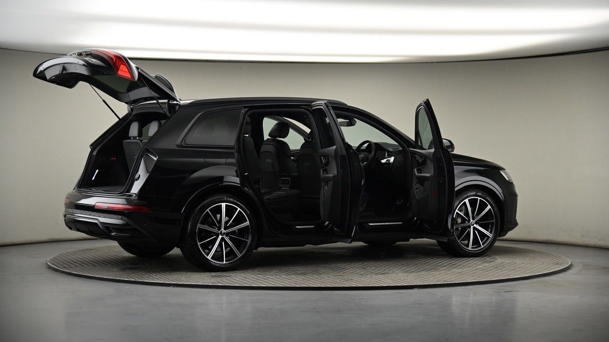 More views of Audi Q7