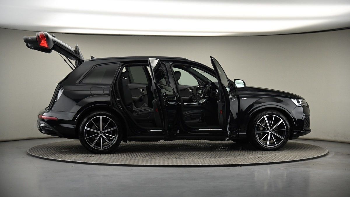 More views of Audi Q7