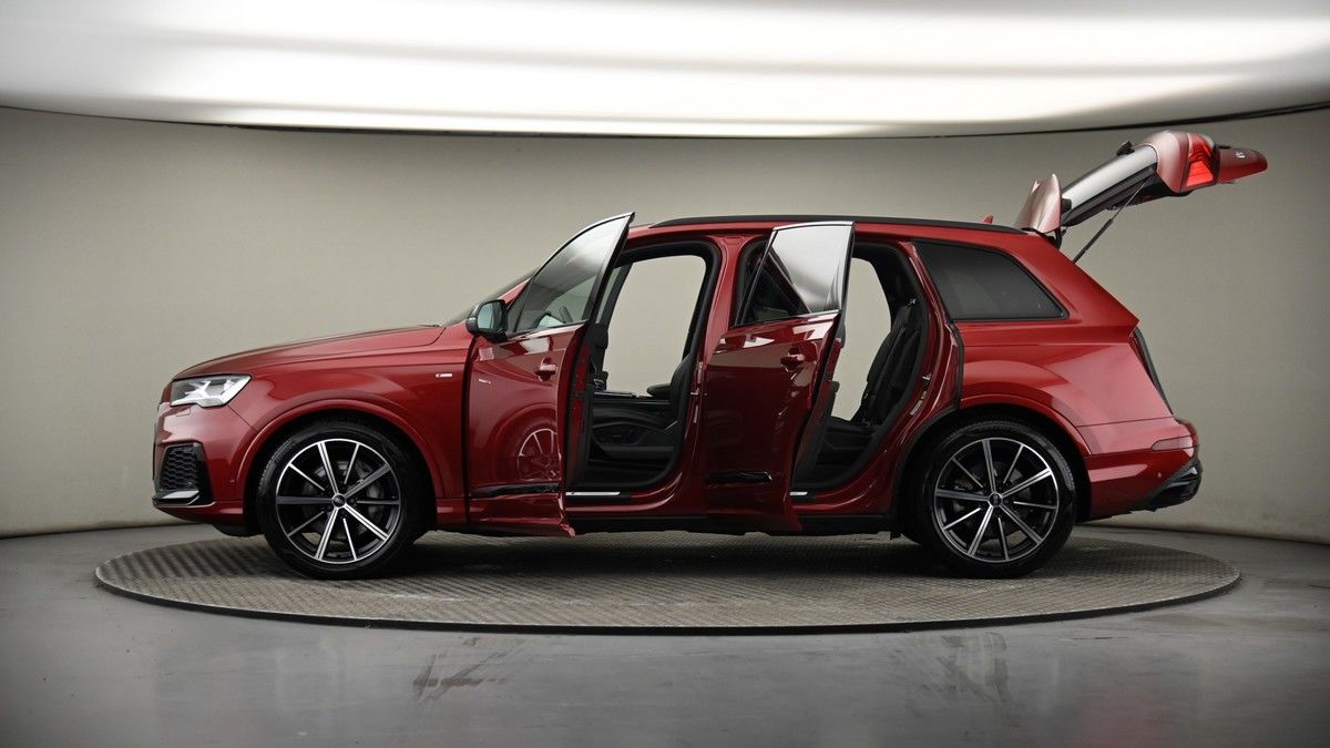 More views of Audi Q7