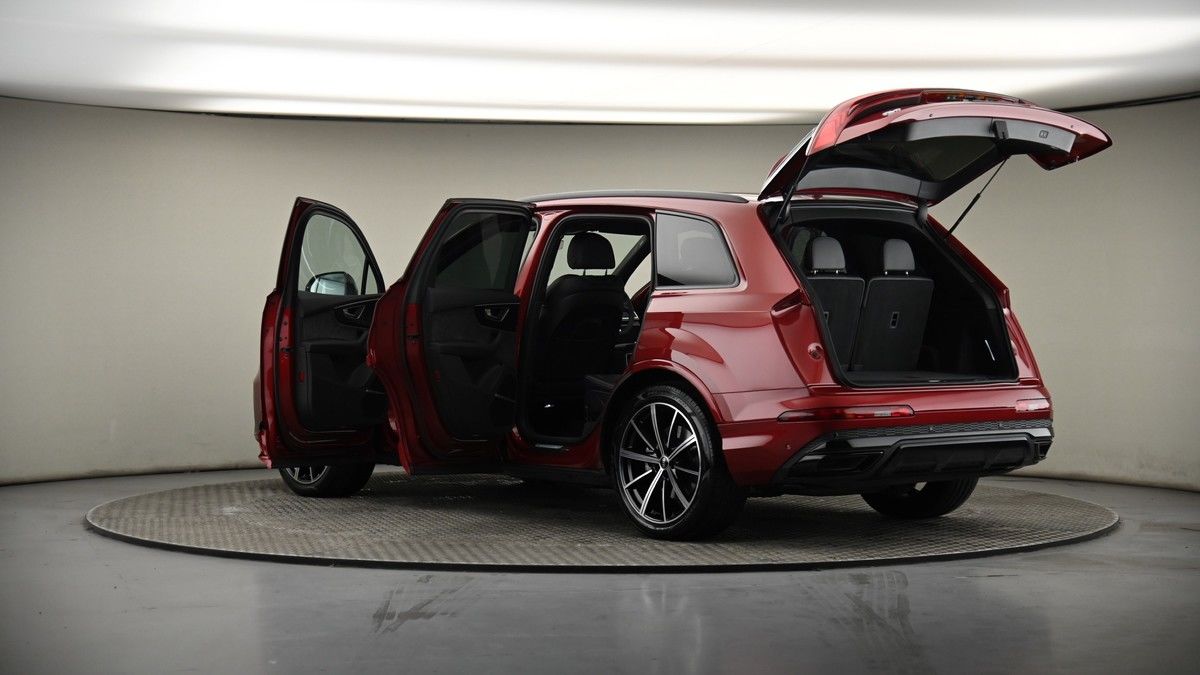 More views of Audi Q7