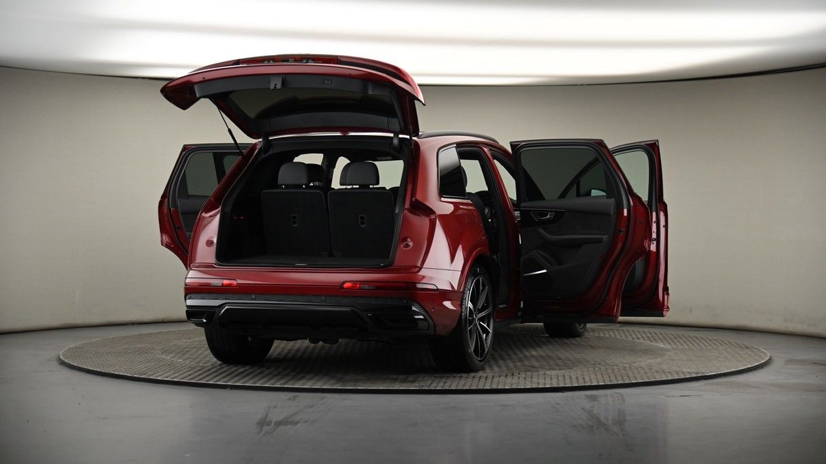More views of Audi Q7