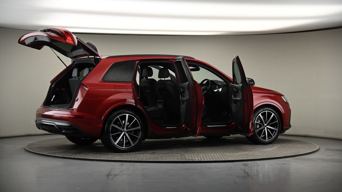 More views of Audi Q7