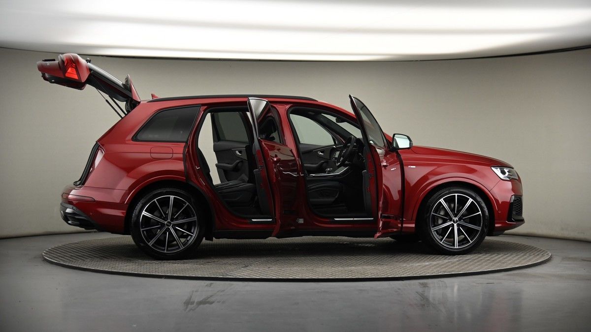 More views of Audi Q7
