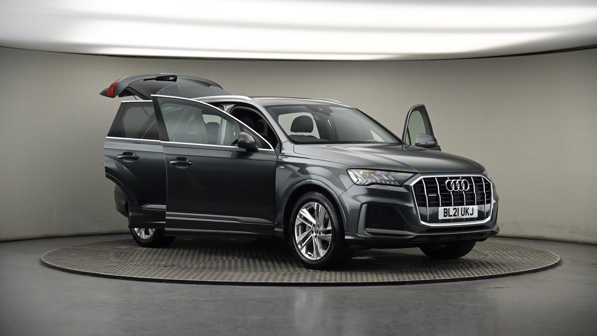More views of Audi Q7
