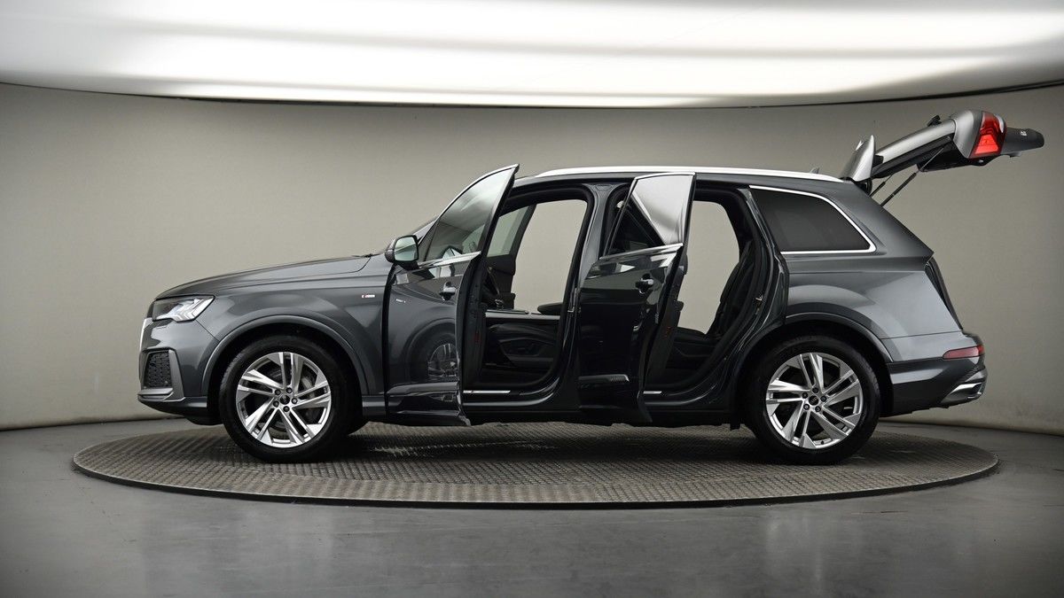 More views of Audi Q7