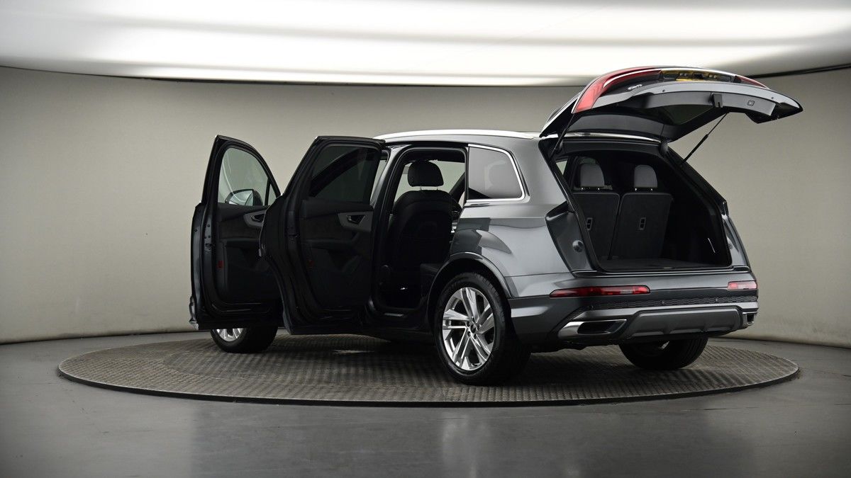 More views of Audi Q7