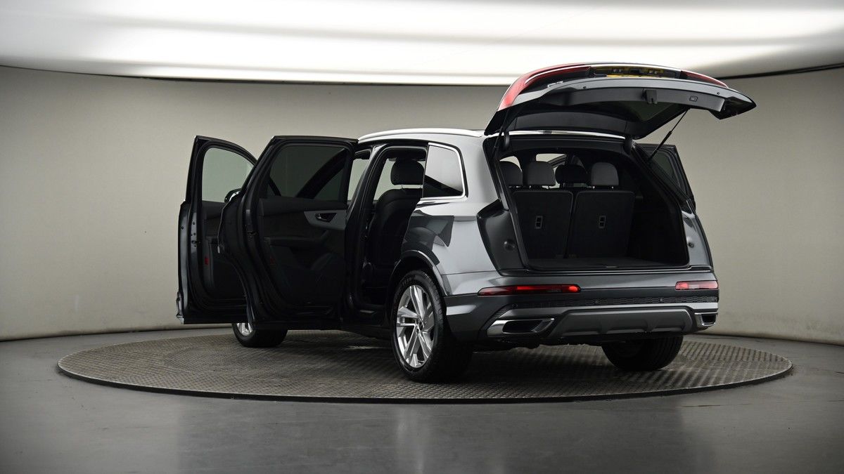 Audi Q7 Image 8