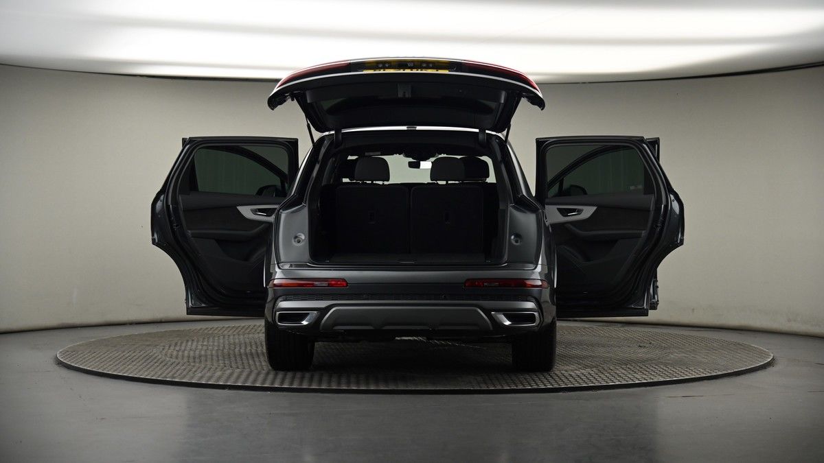 More views of Audi Q7