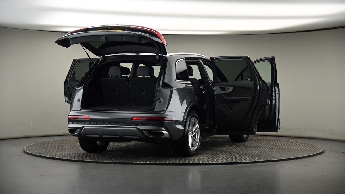 More views of Audi Q7