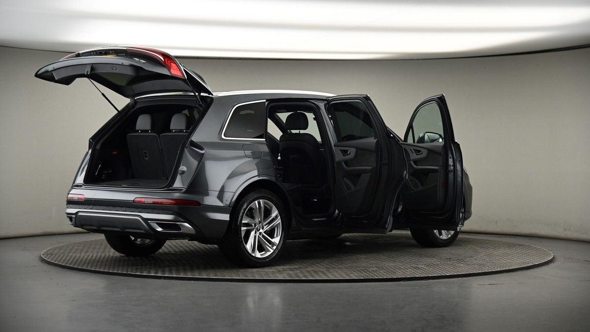 More views of Audi Q7